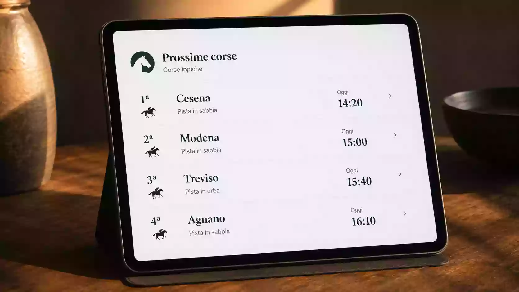 Tablet con palinsesto ippico italiano 2026 in modalità lista